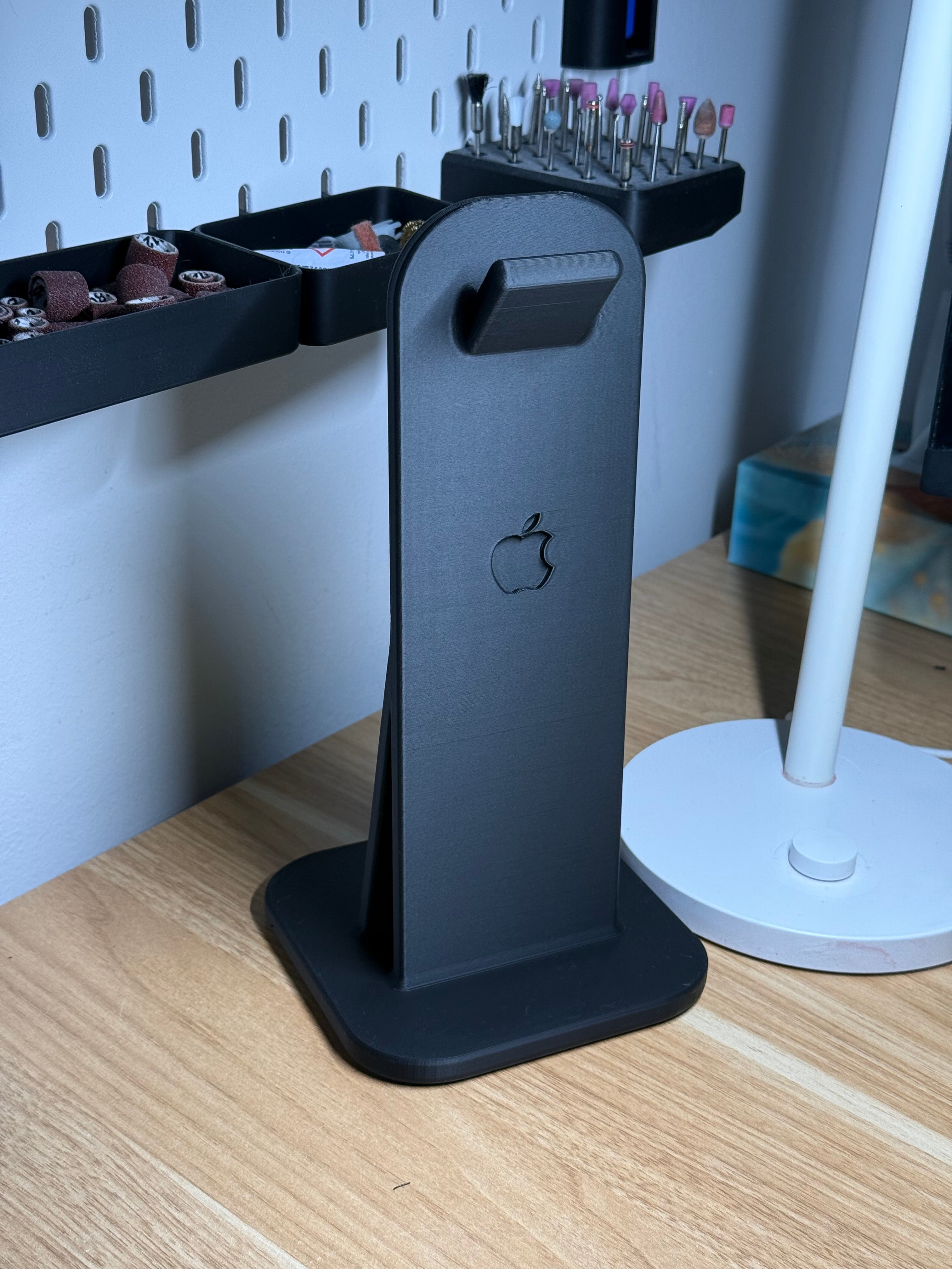 Premium/Sleek Apple Logo Design Headphone Stand
